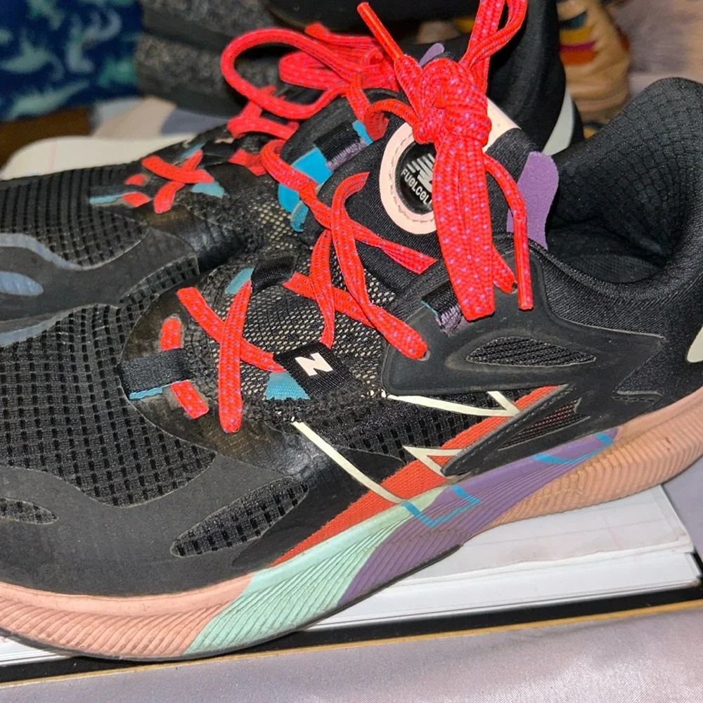 New Balance - Picture 1 of 2